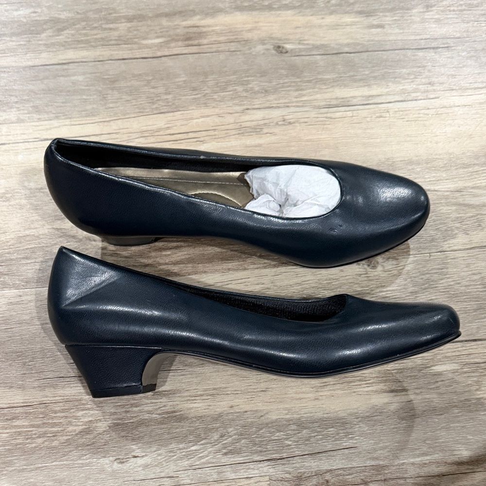Soft Style Black Low Block Heel Pumps